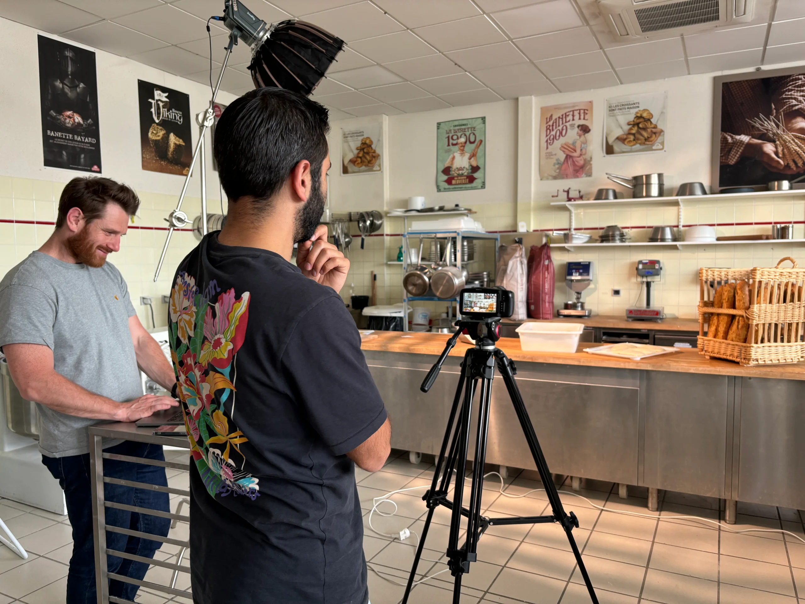 En collaboration avec l'agence d'Orléans Buzznative nous avons réalisé plusieurs jours de tournage au siège de Banette.