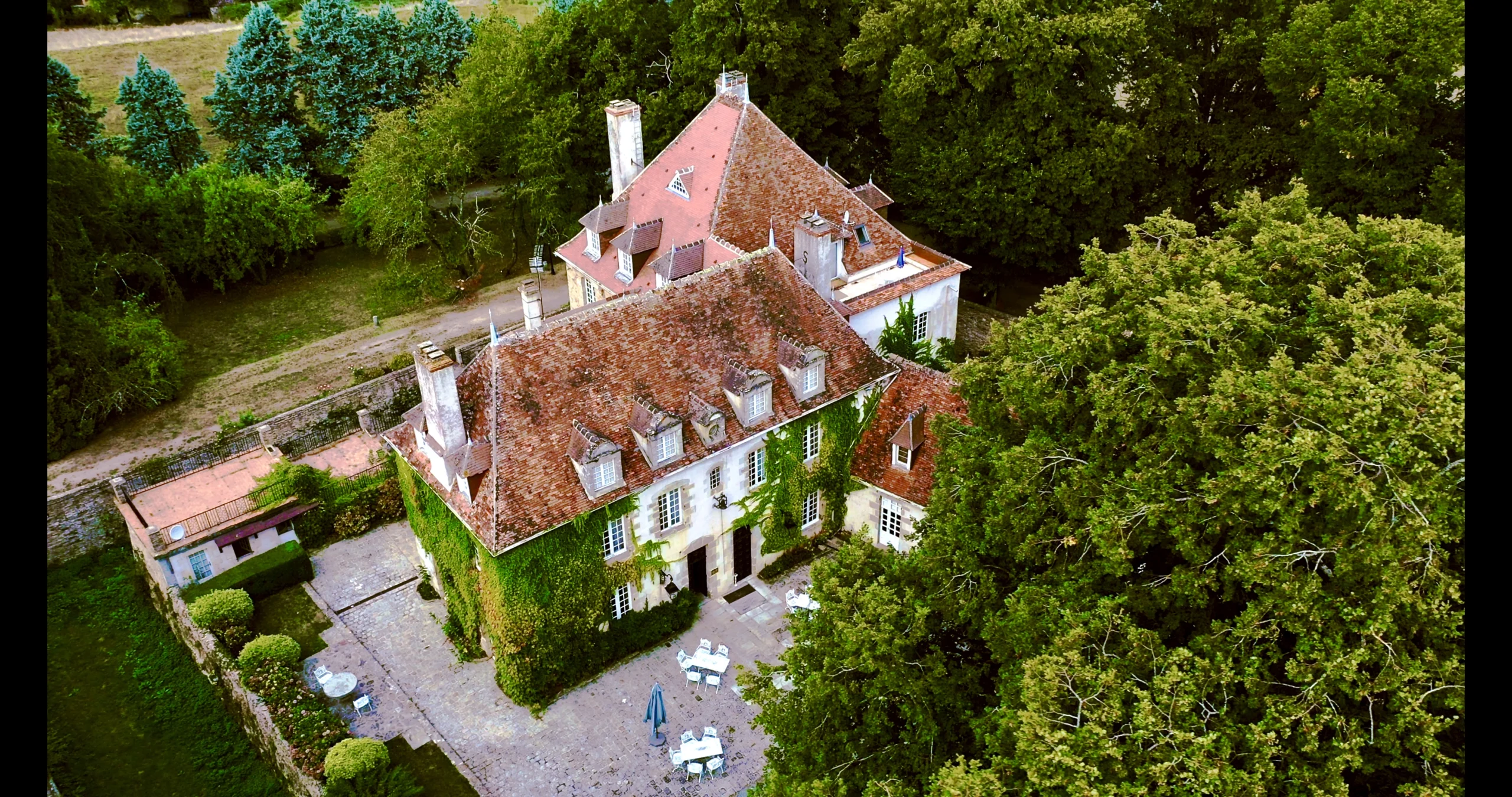 Le drone permet également de réaliser de belles photos surtout dans l'immobilier, le bâtiment, le tourisme et les loisirs.